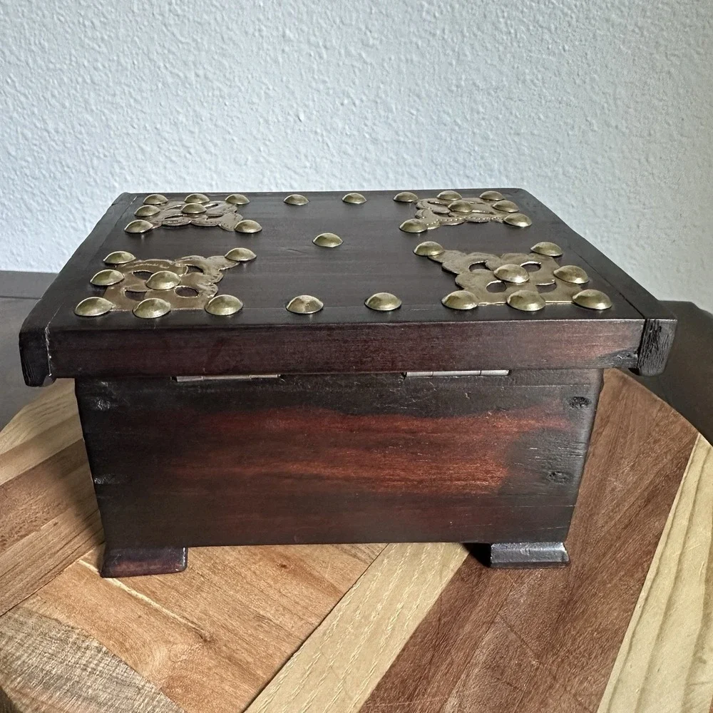 Vintage Keepsake‎ Trinket Box 6x4.5 Inch Solid Wood Brass Accents Studs Ornate